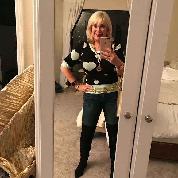 💝Show your love will ”REMAIN!” Comfy sweater in Black w/Mint green hearts/trim - Picture 6 of 8